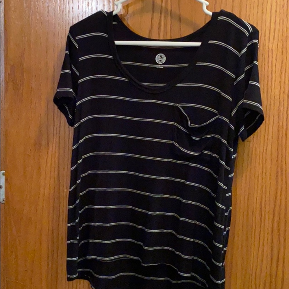 Black stripped pocket tee